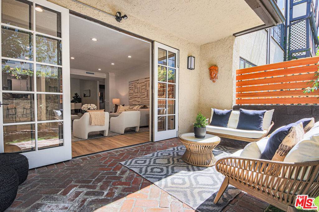 Beverly Hills, CA 90212,133 S Oakhurst DR #101