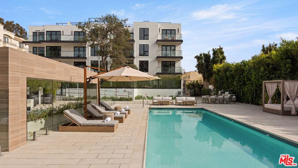 Los Angeles, CA 90049,505 S Barrington AVE #406