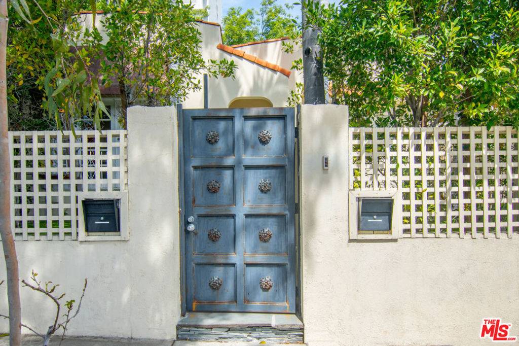 West Hollywood, CA 90069,9037 Elevado ST