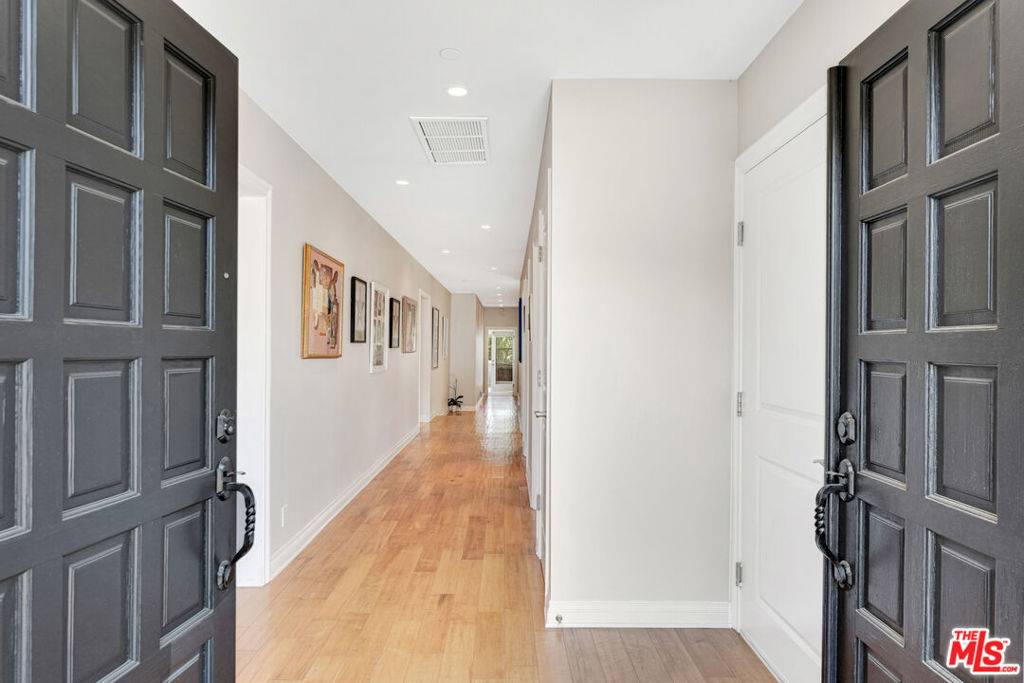 Studio City, CA 91604,3733 Willowcrest AVE