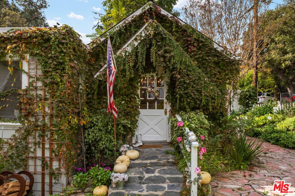 Topanga, CA 90290,19544 Bowers DR