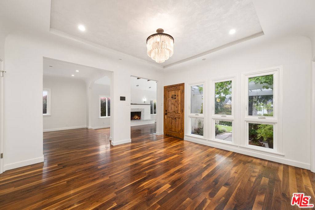 Beverly Hills, CA 90212,337 S Maple DR