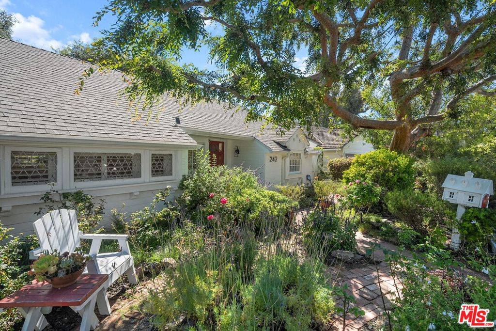 Los Angeles, CA 90049,242 Bronwood AVE