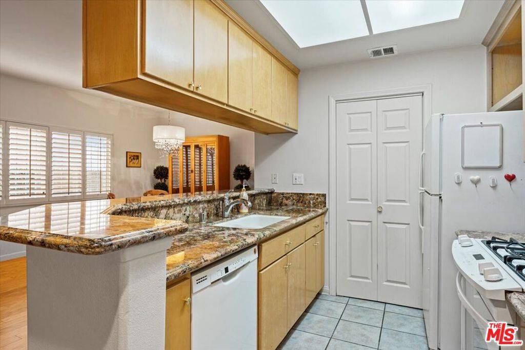1342 N Sierra Bonita AVE #102 West Hollywood, CA 90046