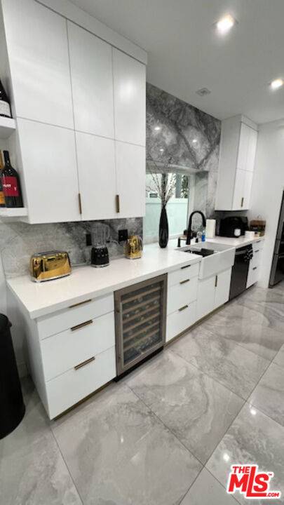 Playa Del Rey, CA 90293,7511 W 81st ST
