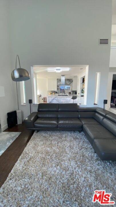 Playa Del Rey, CA 90293,7511 W 81st ST