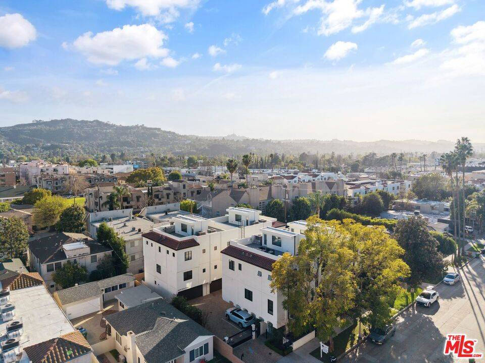 Toluca Lake, CA 91602,10612 W Kareen CT