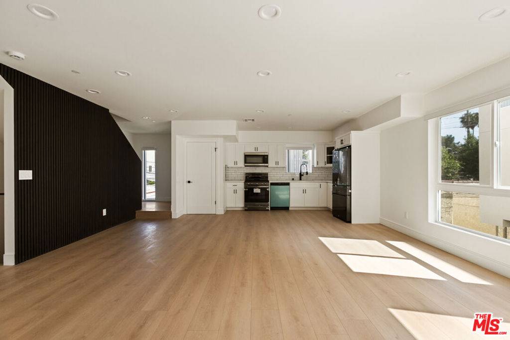 Los Angeles, CA 90039,2700 Fletcher DR ##3047 1/2