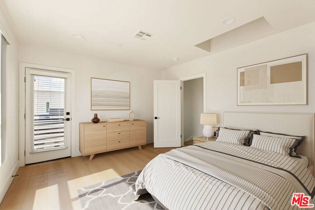 Los Angeles, CA 90039,2700 Fletcher DR ##3047 1/2