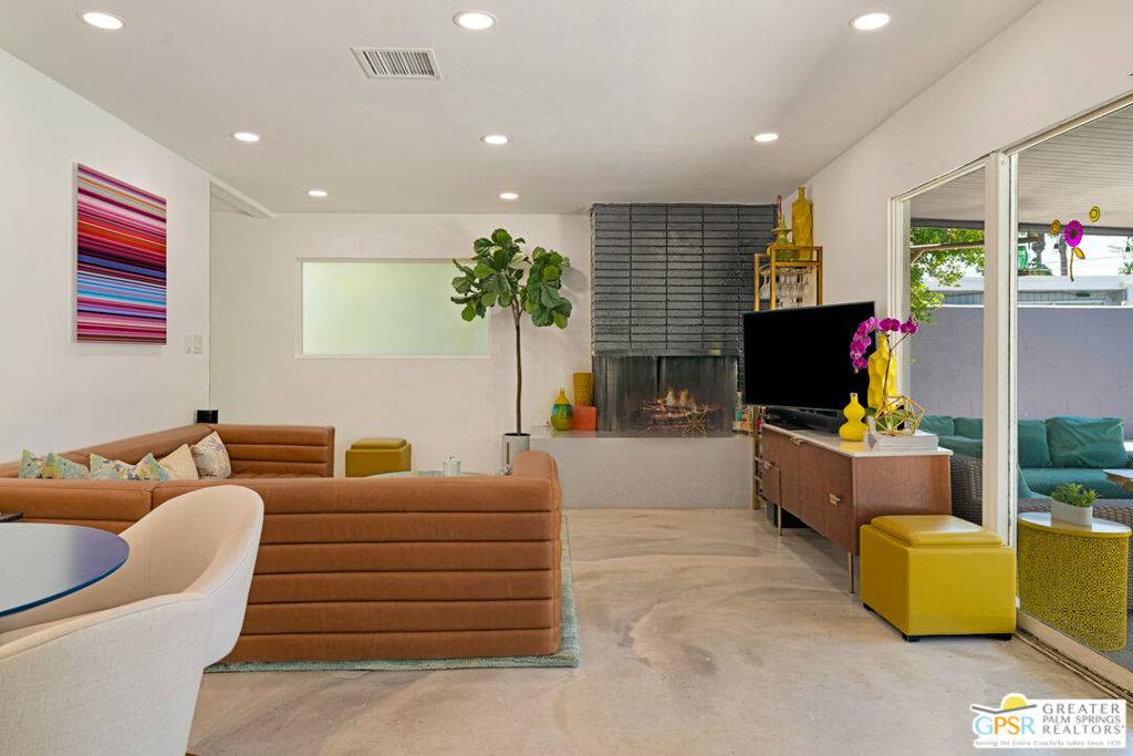 1405 E Tachevah DR Palm Springs, CA 92262
