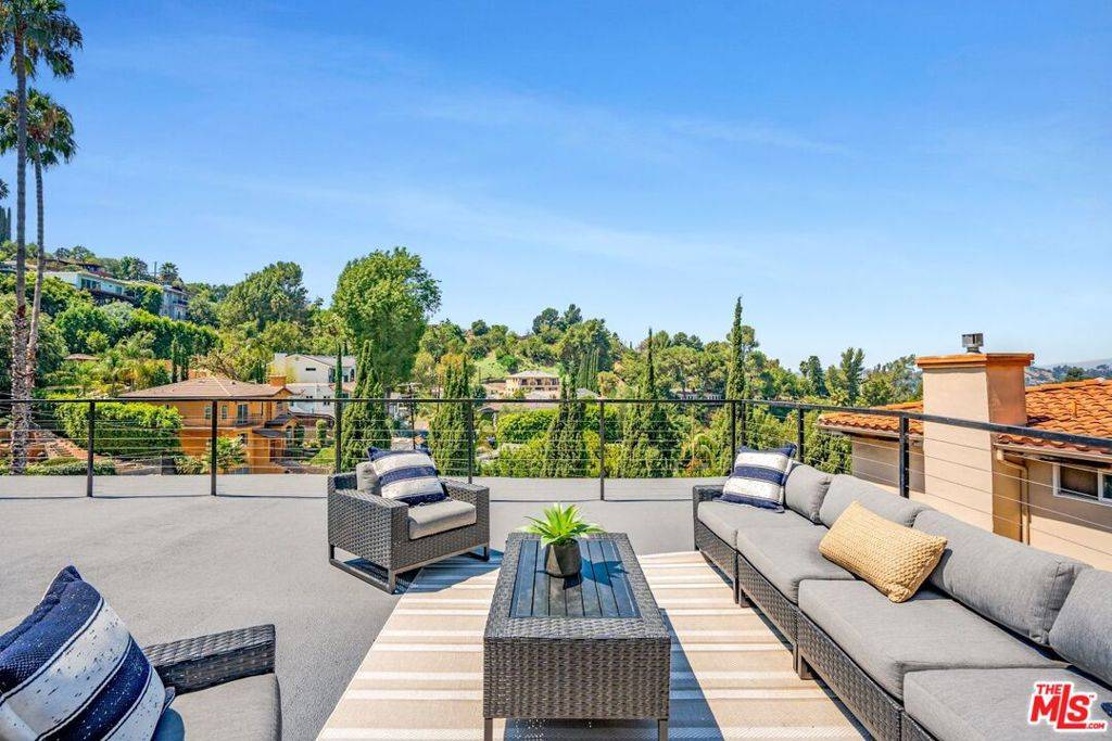 Los Angeles, CA 90065,1046 Oban DR