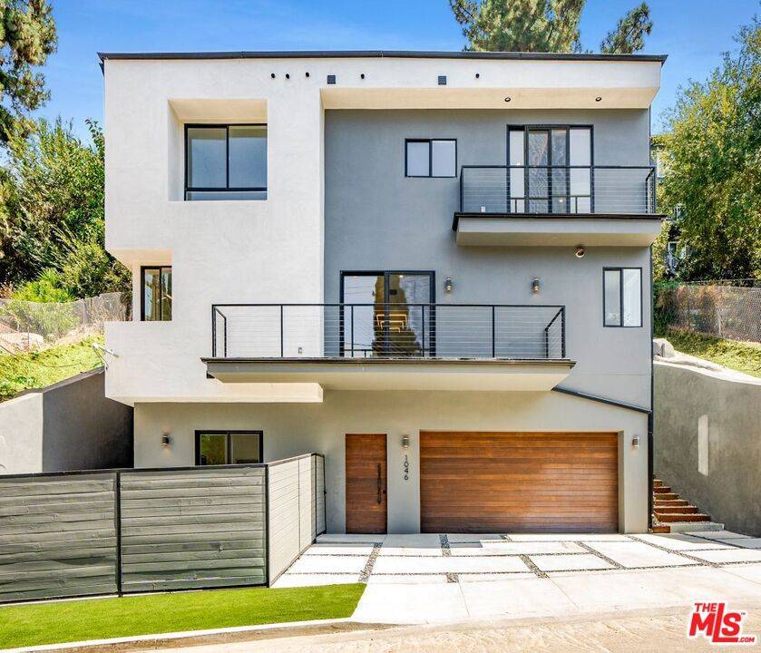 Los Angeles, CA 90065,1046 Oban DR