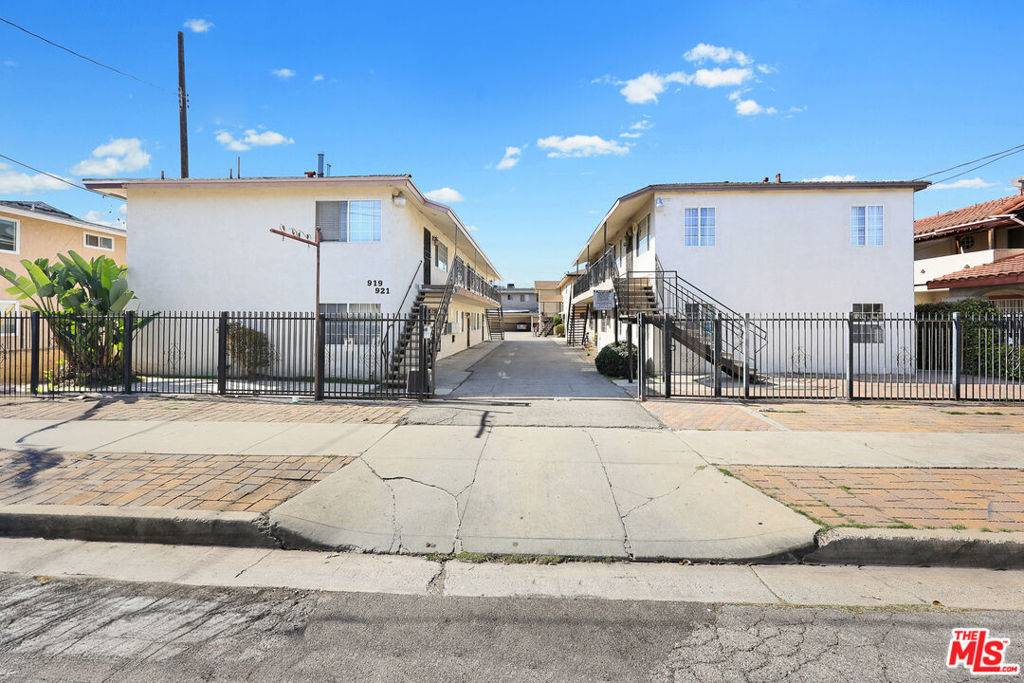 Montebello, CA 90640,919 Carob WAY