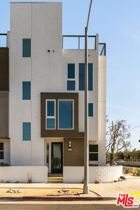 Los Angeles, CA 90042,6899 Pollard ST