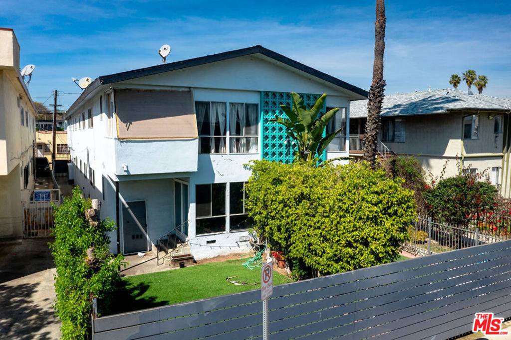 Los Angeles, CA 90034,2051 S Corning ST