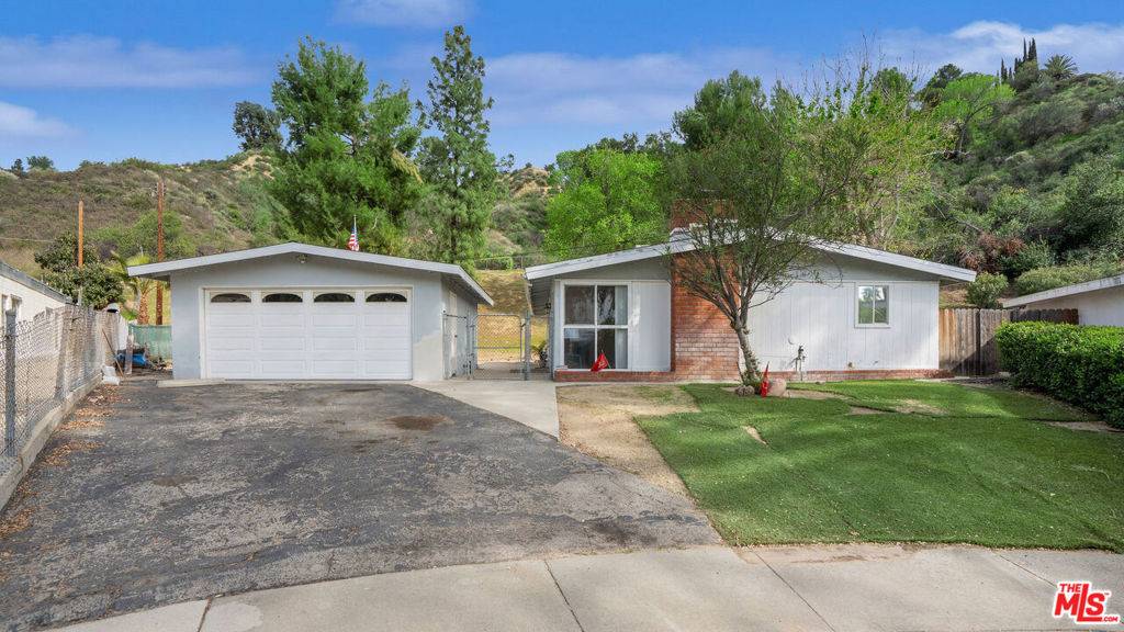 Santa Clarita, CA 91350,22402 Guadilamar DR