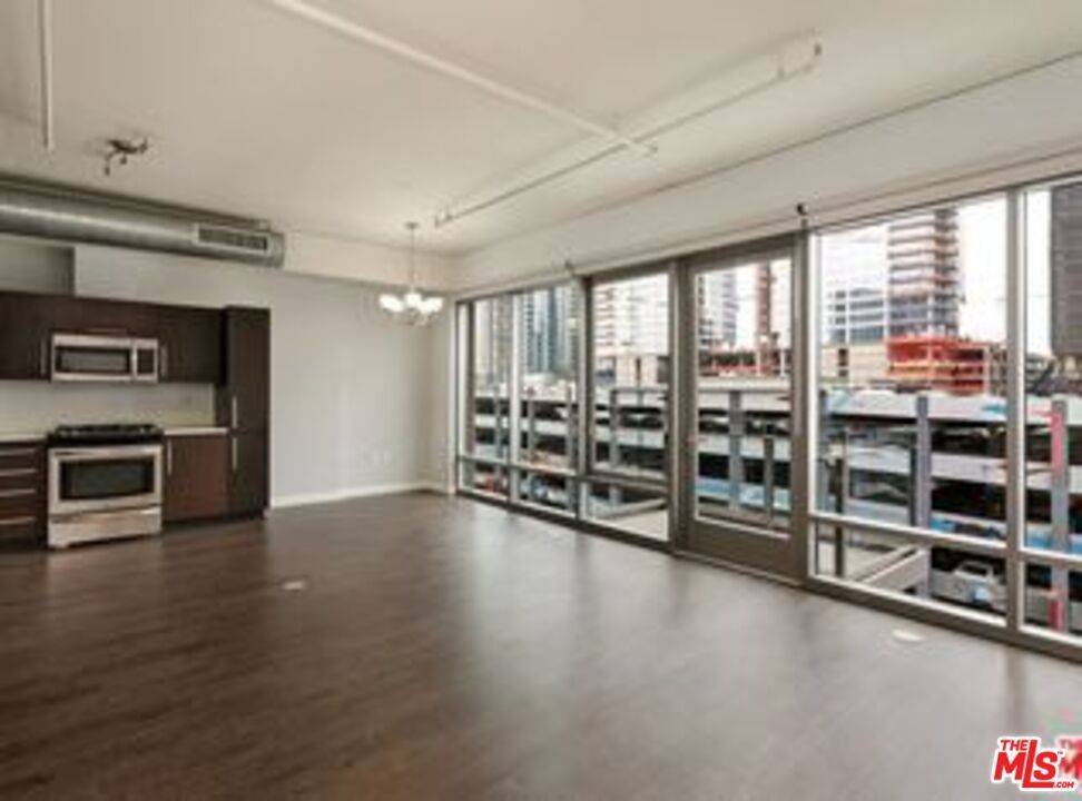 Los Angeles, CA 90015,1100 S Hope ST #614