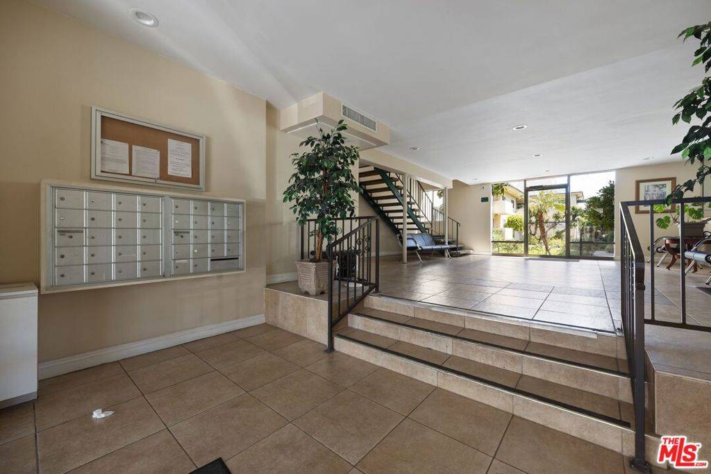 Encino, CA 91316,5328 Newcastle AVE #22