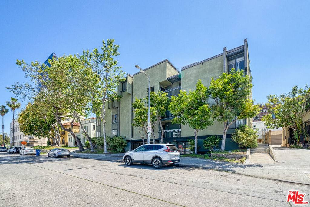 Los Angeles, CA 90036,724 S Stanley AVE #3