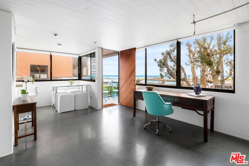 Playa Del Rey, CA 90293,6209 Pacific AVE #104