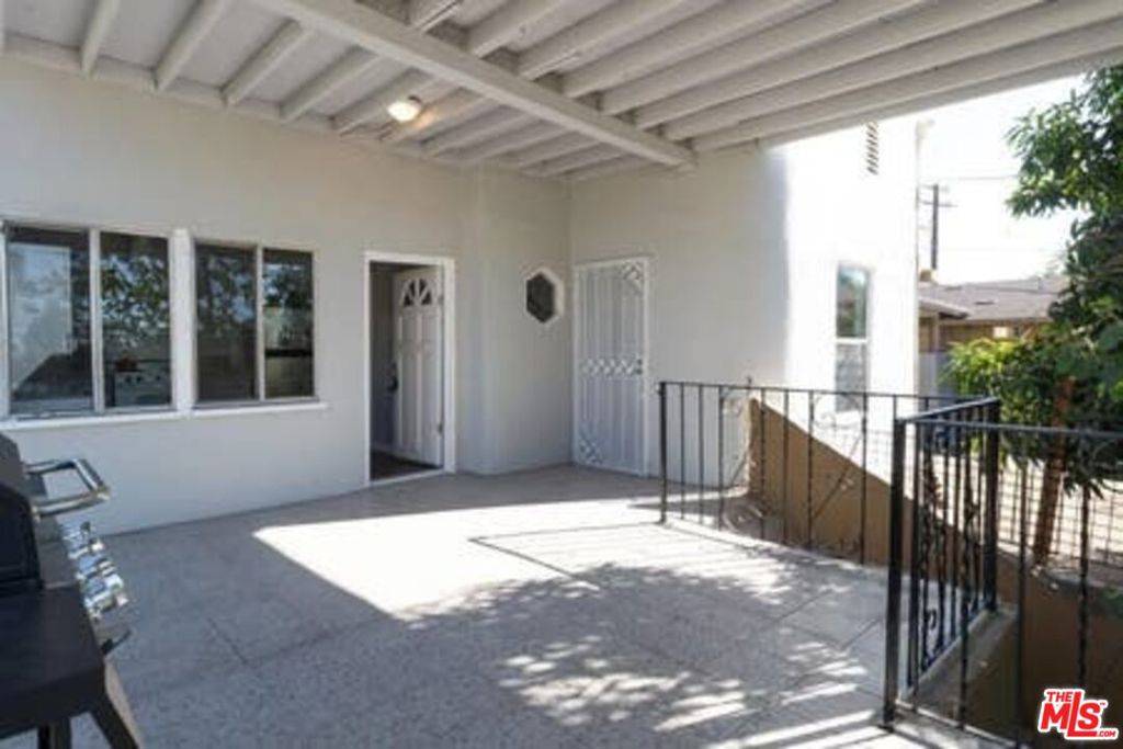 San Fernando, CA 91340,1311 HOLLISTER ST #2