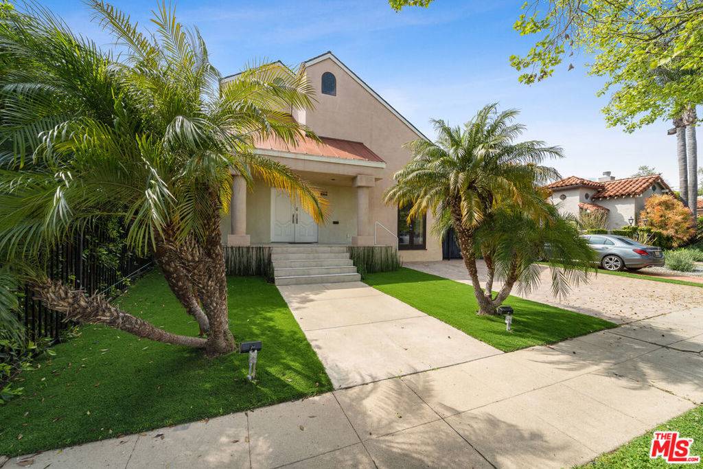 Los Angeles, CA 90048,119 S Kilkea DR