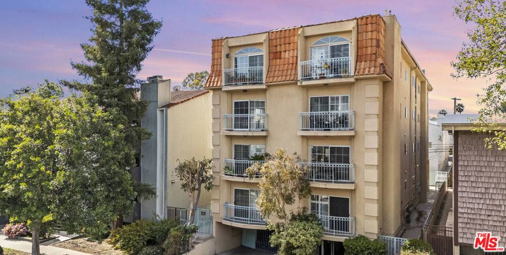 Los Angeles, CA 90025,1871 Greenfield AVE #301