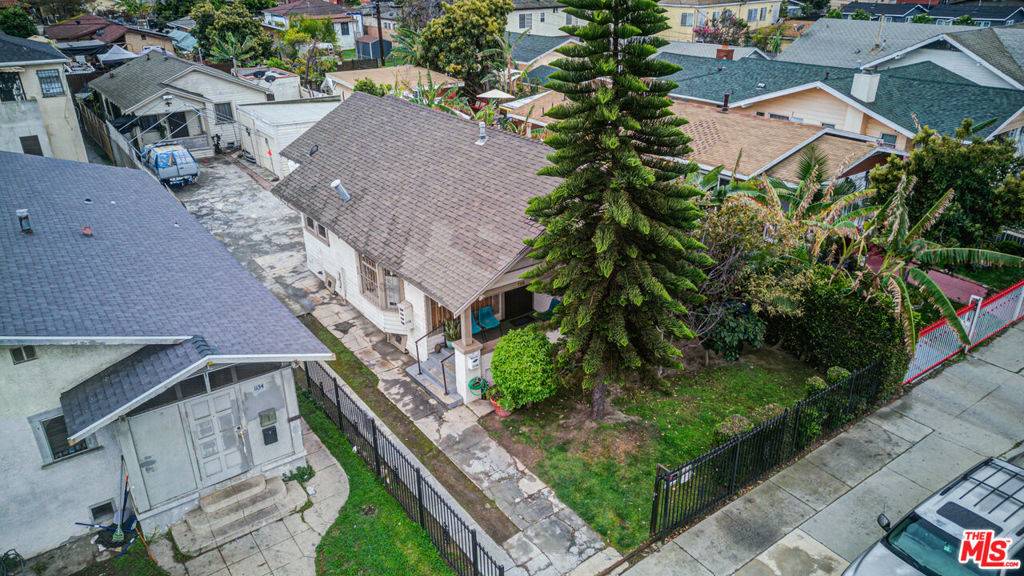 Los Angeles, CA 90044,1136 W 87th ST