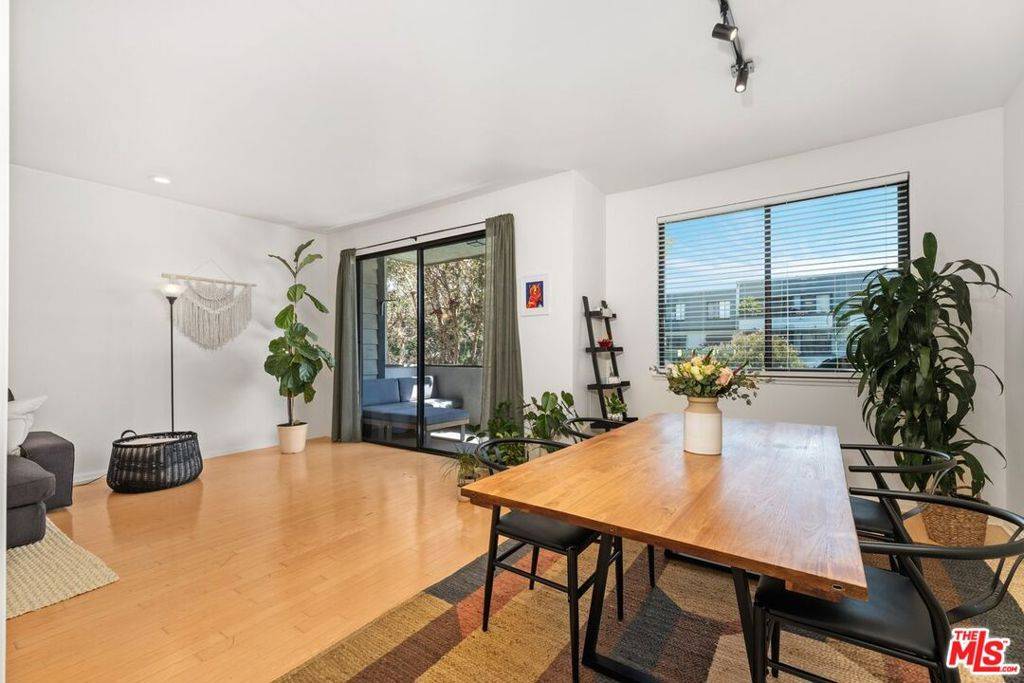 Marina Del Rey, CA 90292,306 BORA BORA WAY #206