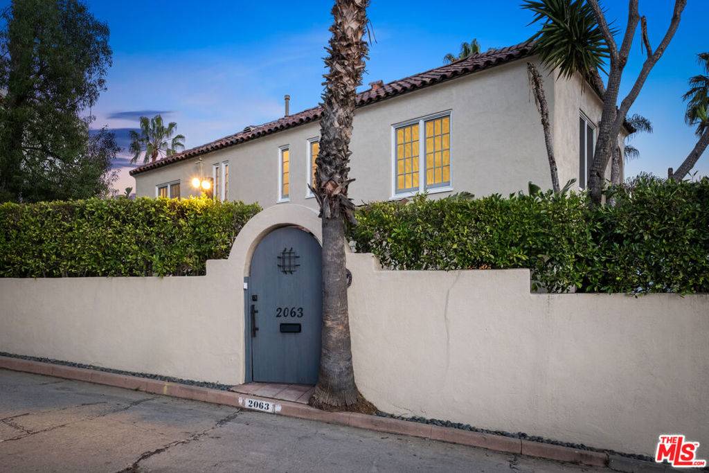 Los Angeles, CA 90068,2063 Grace AVE