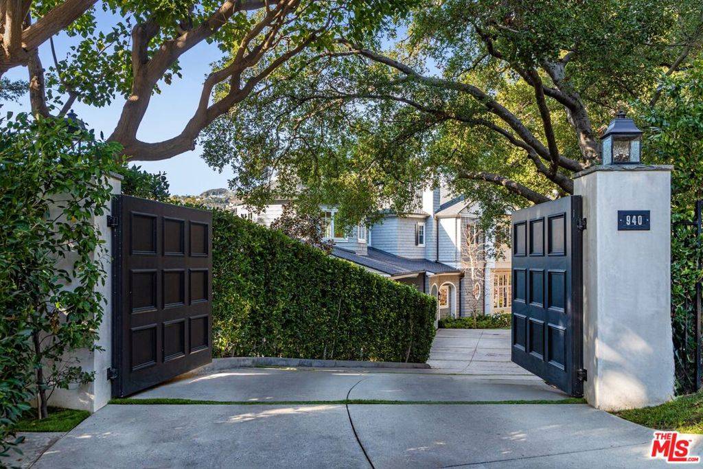 Los Angeles, CA 90049,940 E Oakmont DR
