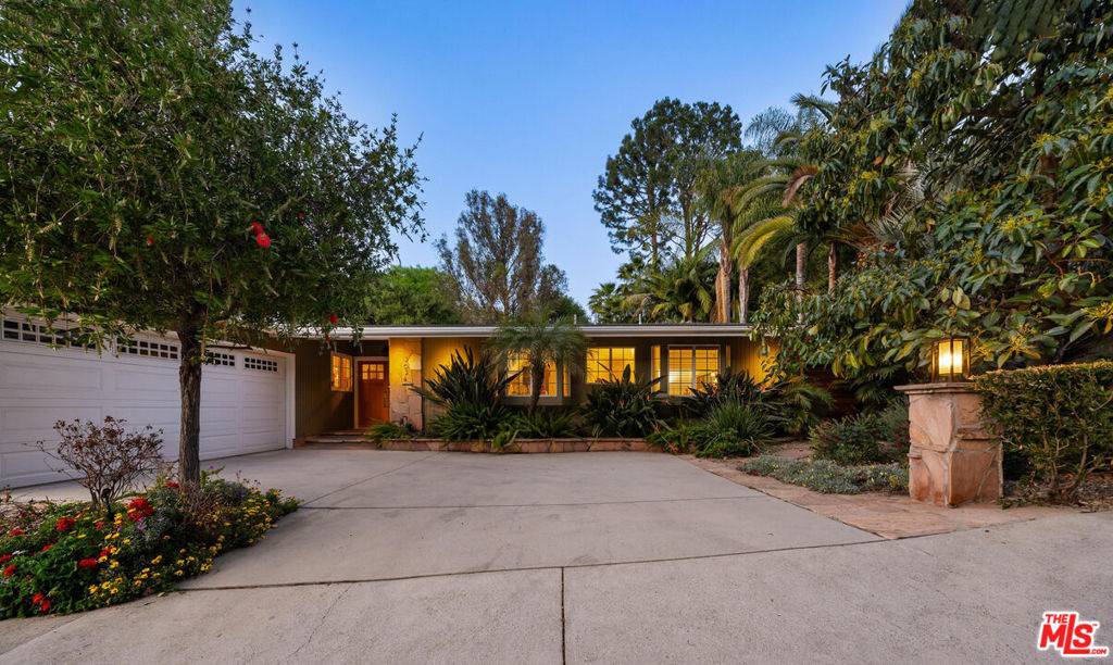 Sherman Oaks, CA 91403,3634 Woodcliff RD
