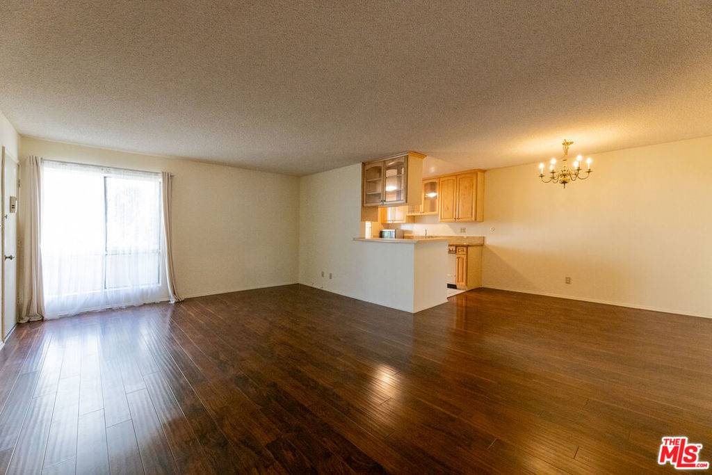 Encino, CA 91316,5330 Zelzah AVE #4