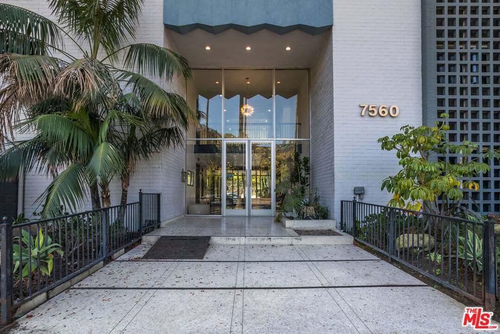 Los Angeles, CA 90046,7560 Hollywood BLVD #108