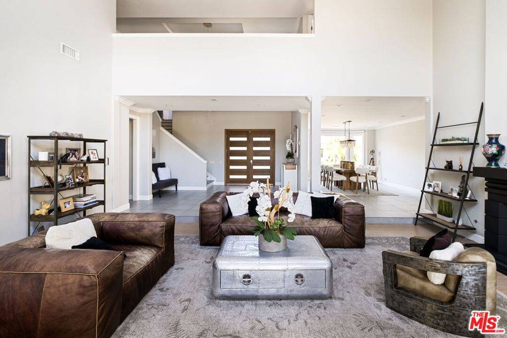 Calabasas, CA 91302,5325 Collingwood CIR