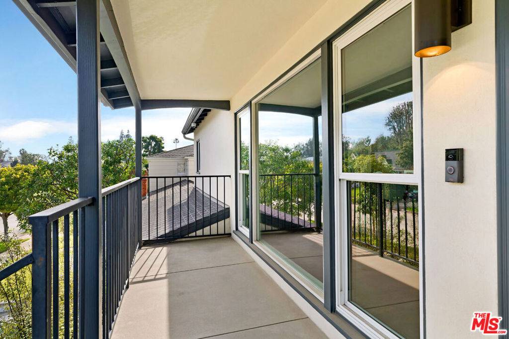 Los Angeles, CA 90049,11227 Cashmere ST