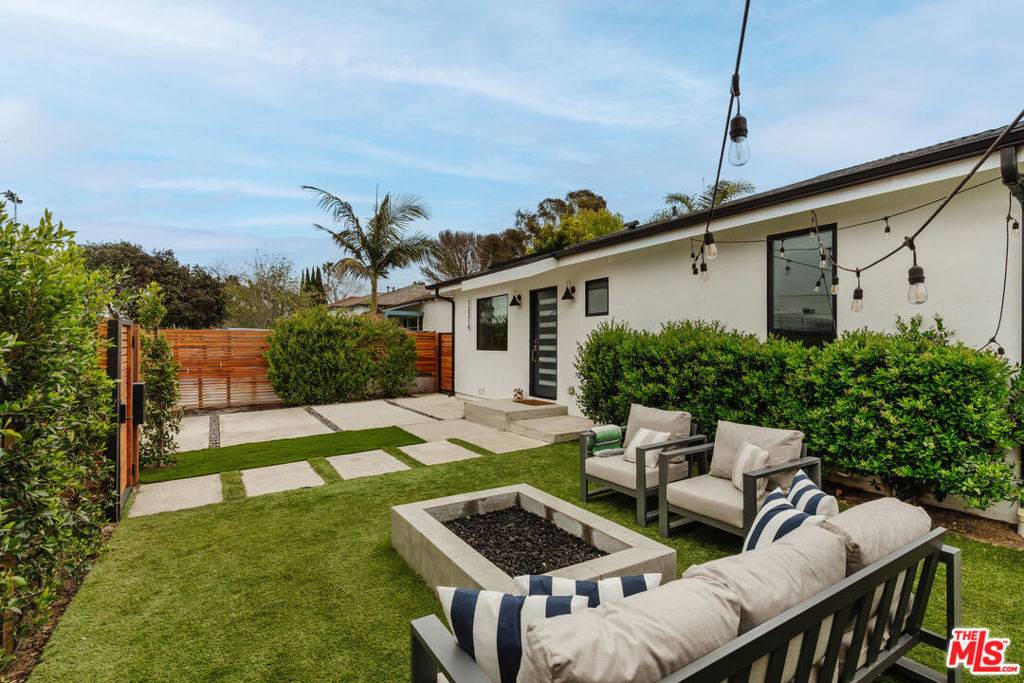 Los Angeles, CA 90066,13316 Zanja ST