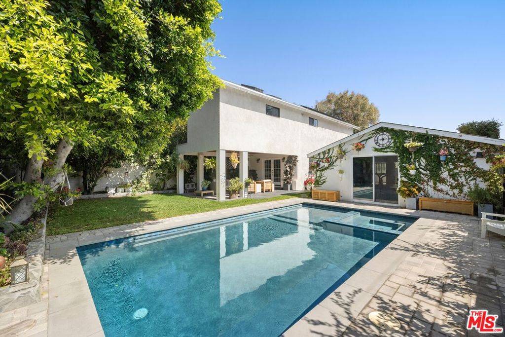 Sherman Oaks, CA 91423,4545 Tyrone AVE