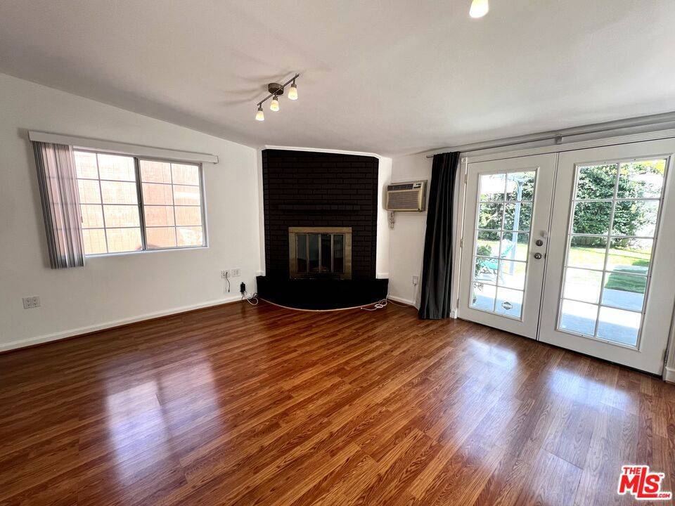 West Hollywood, CA 90048,364 N San Vicente BLVD #B