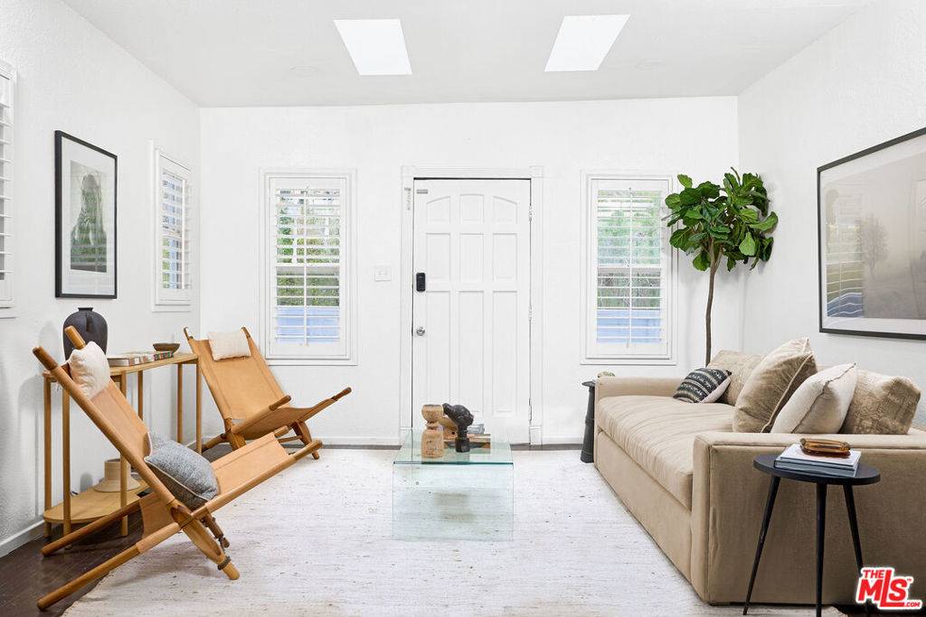 Venice, CA 90291,905 5th AVE