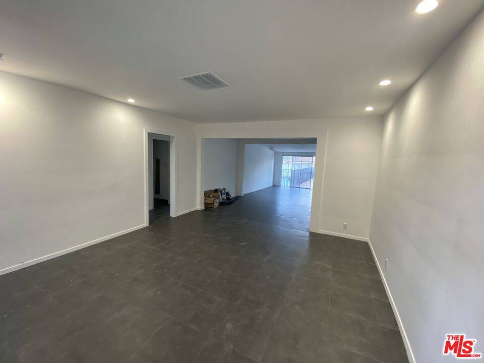 Encino, CA 91436,16843 Magnolia BLVD