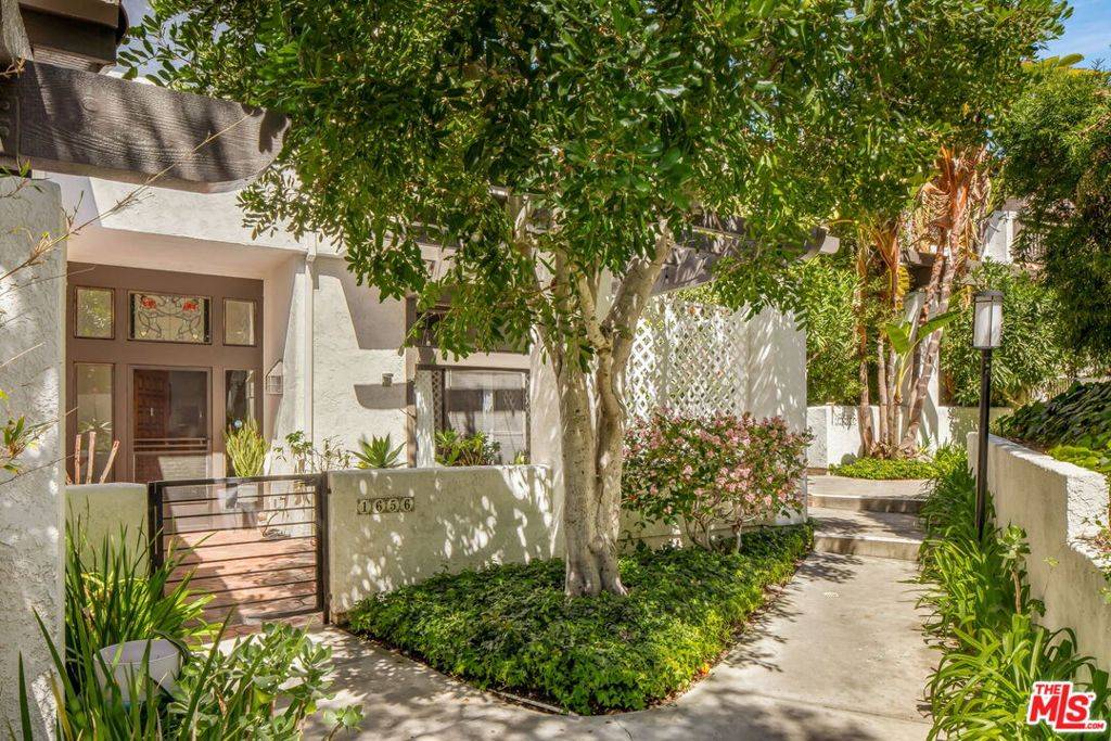 Pacific Palisades, CA 90272,1656 Michael LN