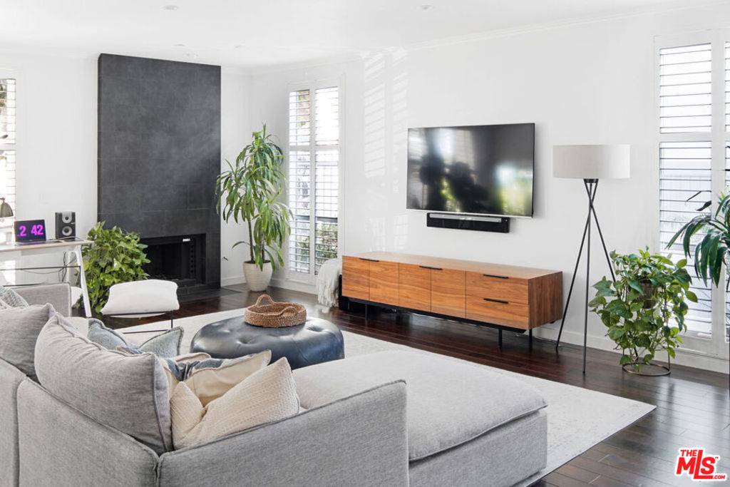 West Hollywood, CA 90069,964 Hancock AVE #105
