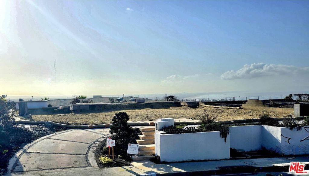 Pacific Palisades, CA 90272,920 Lachman LN