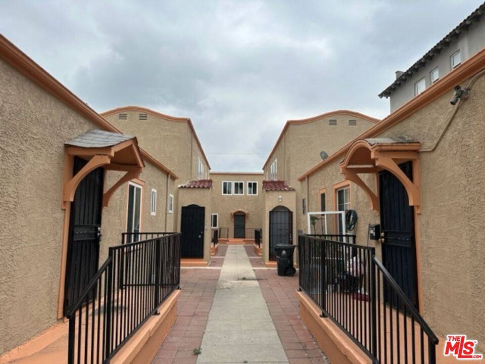 Los Angeles, CA 90005,840 S Catalina ST #1/2