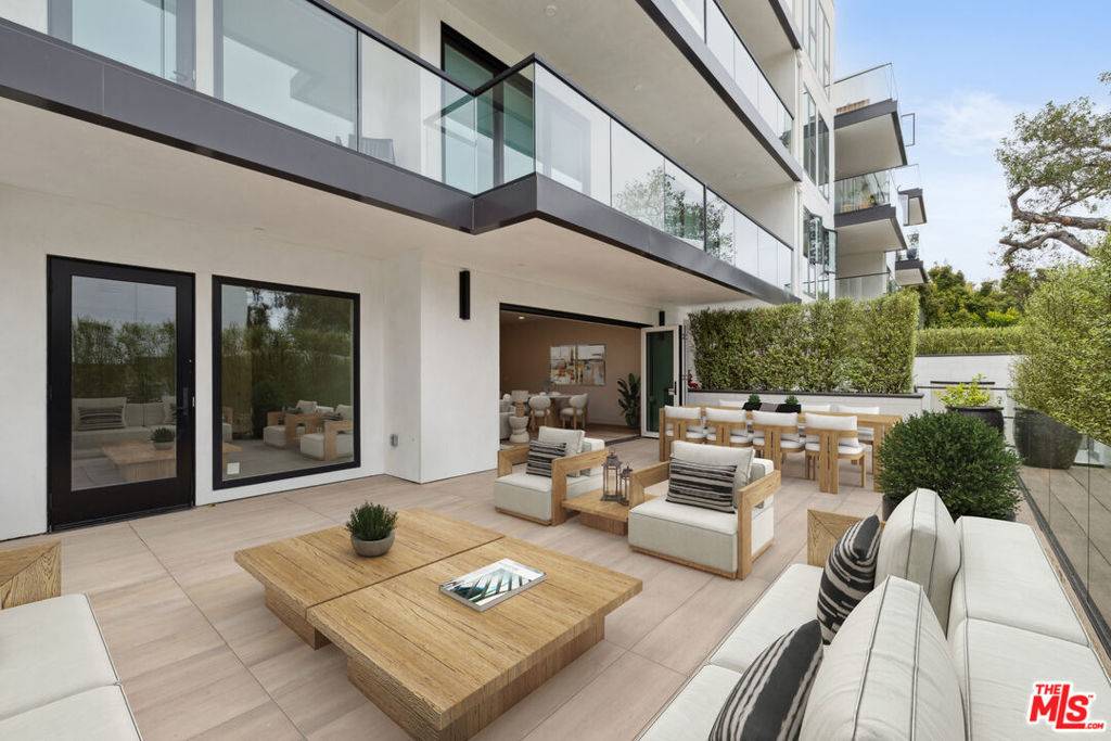 Los Angeles, CA 90049,505 S Barrington AVE #109