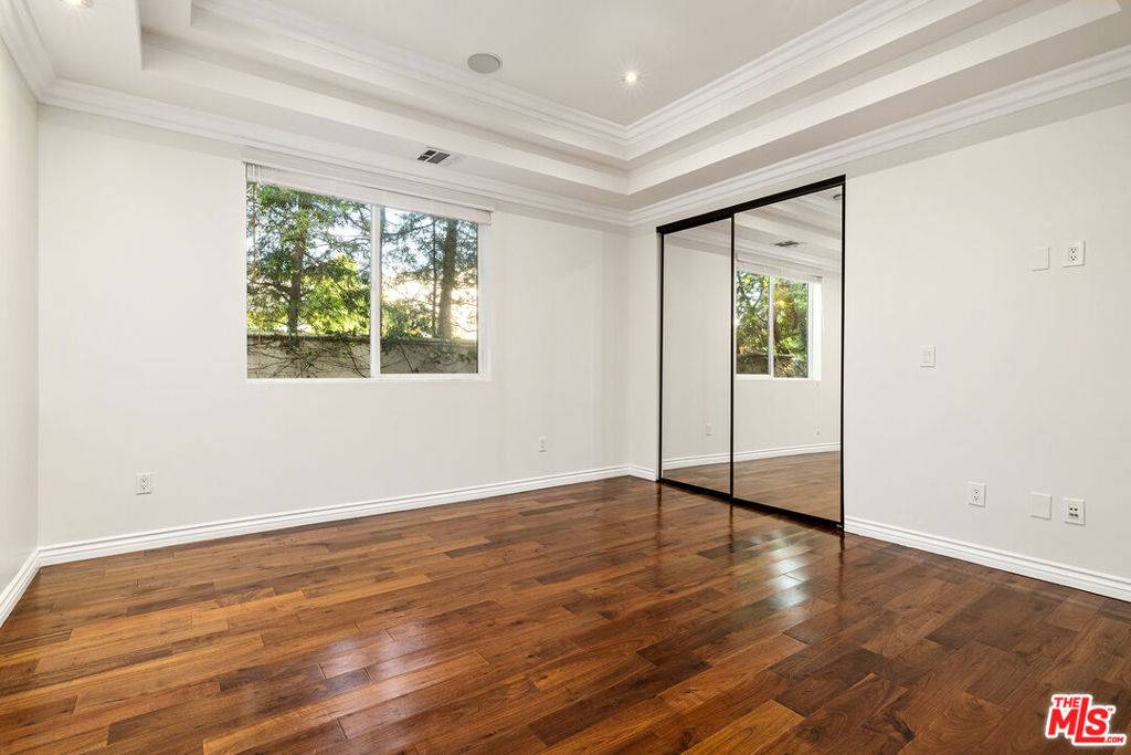 West Hollywood, CA 90048,632 N Kings RD #101