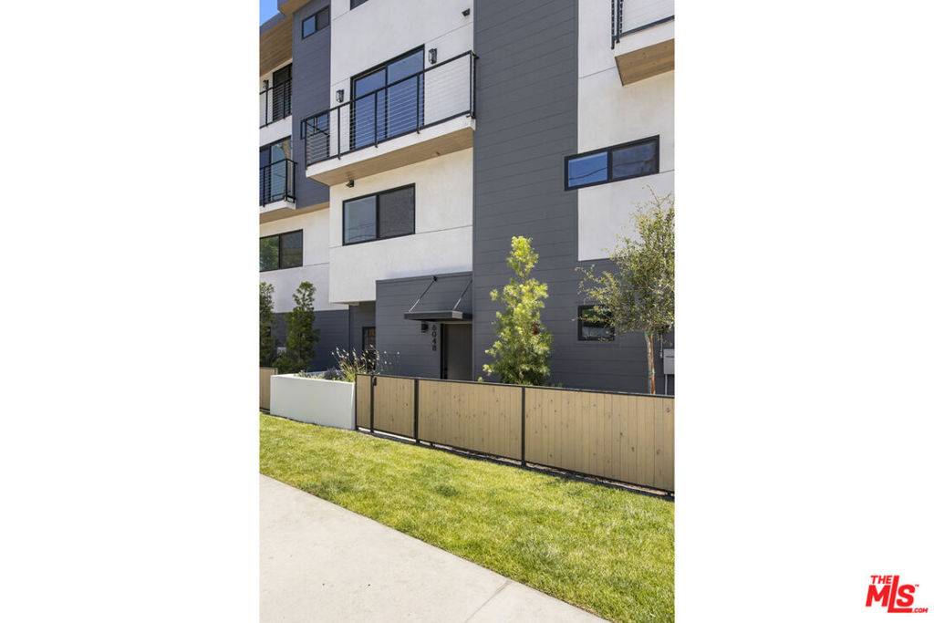 Los Angeles, CA 90042,6048 E Burwood AVE