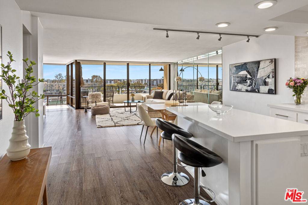 Marina Del Rey, CA 90292,4267 Marina City DR #106