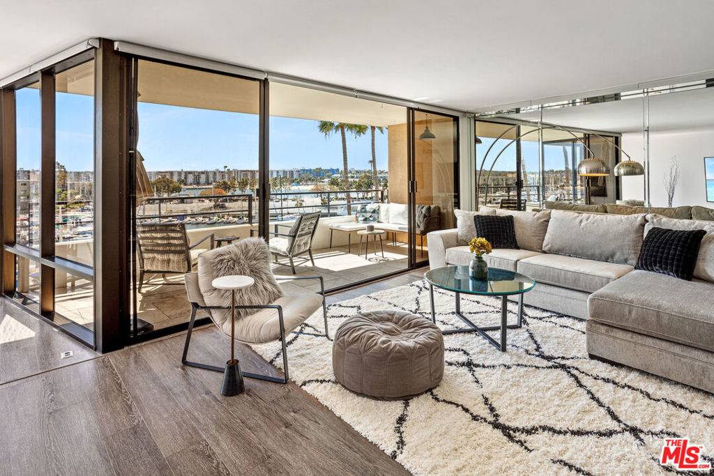 Marina Del Rey, CA 90292,4267 Marina City DR #106